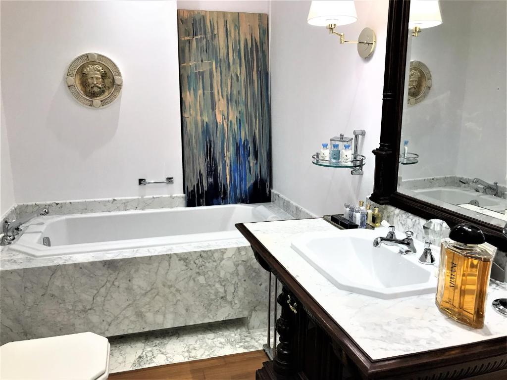 MONDRIAN Luxury Suites & Apartments Krakow Old Town photo