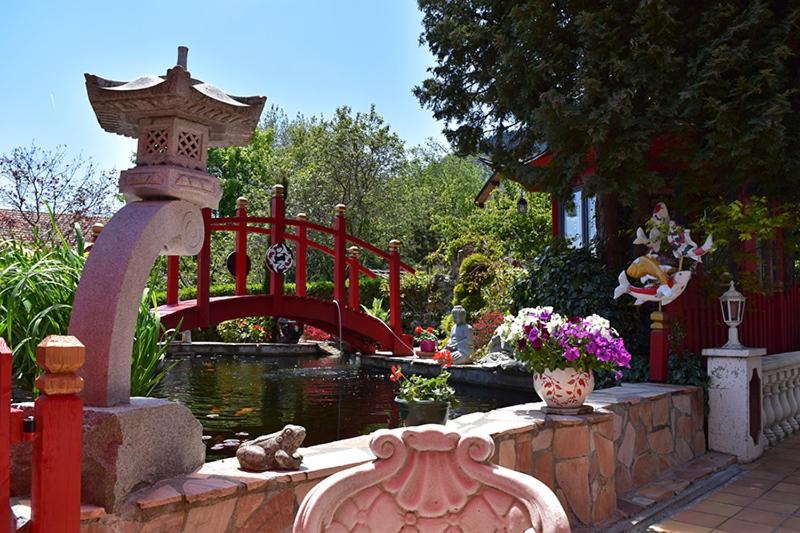 Gîte Au printemps Japonais, petit train de la Mure, parc des Ecrins - 1