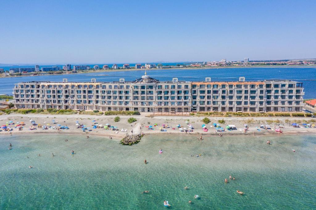 Gardenia Beach Palace Aparthotel 전경