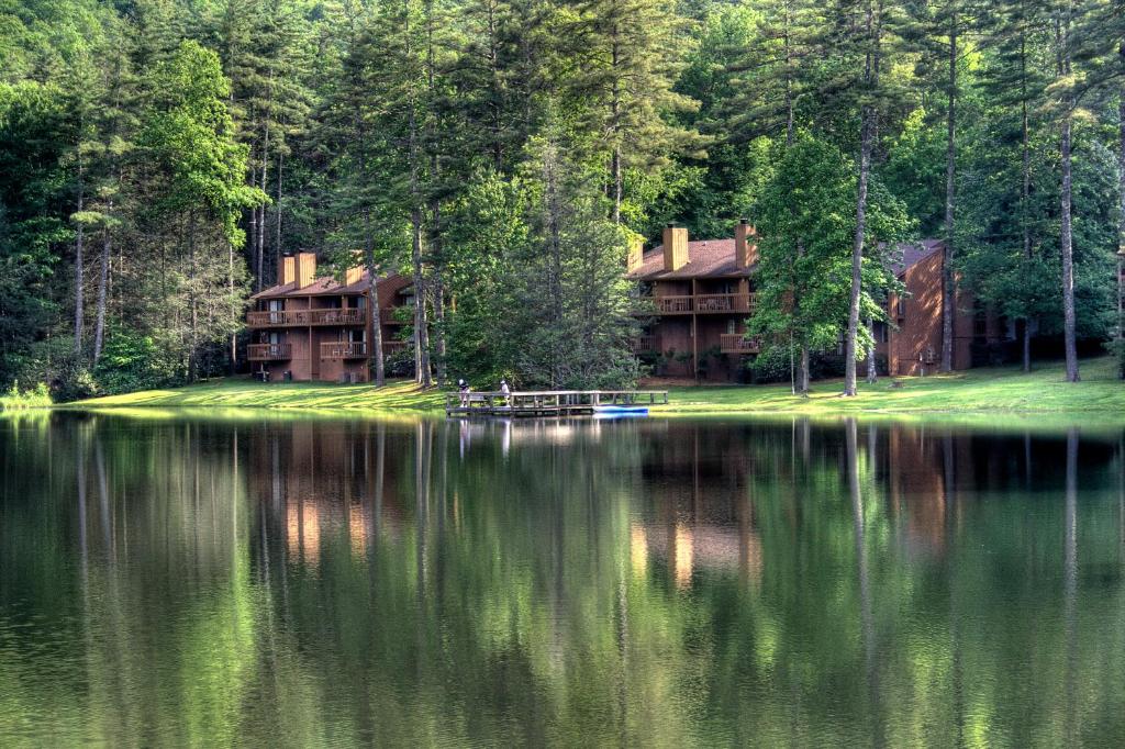 Foxhunt at Sapphire Valley by Capital Vacations — Hotel in Sapphire (NC)