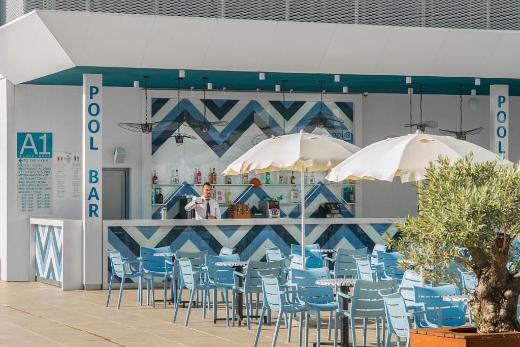 Astoria by Astoria Collection- All Inclusive & Private Beach Club — Restauracje i bary in Złote Piaski, Region Warna