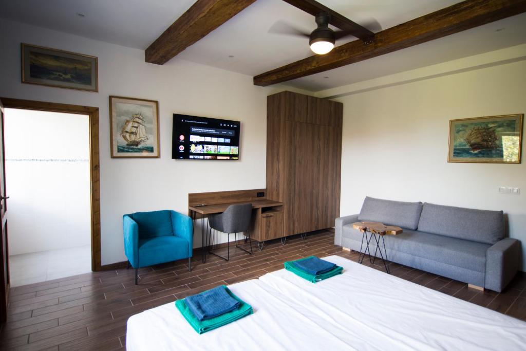 Luxurio rooms with baths - 3