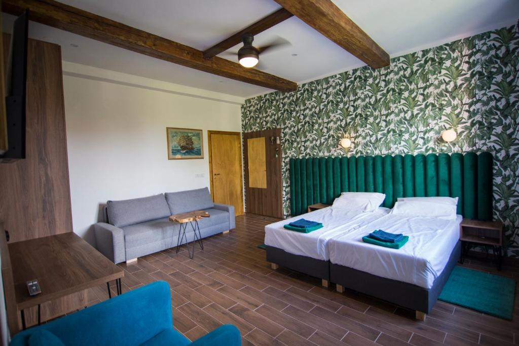 Luxurio rooms with baths - 5