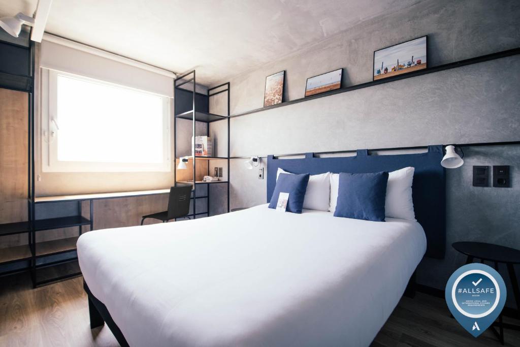 ibis Barcelona Castelldefels photo