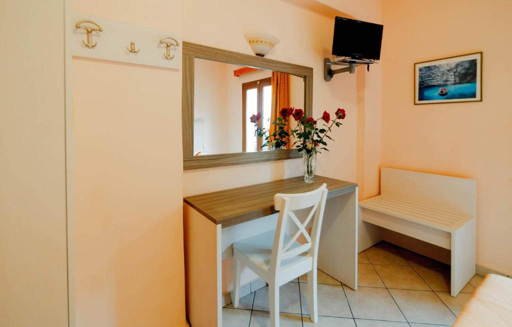 Elpidas house photo