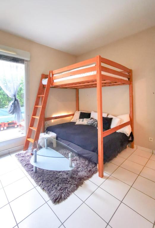 Charming Studio Near Jean Mace photo