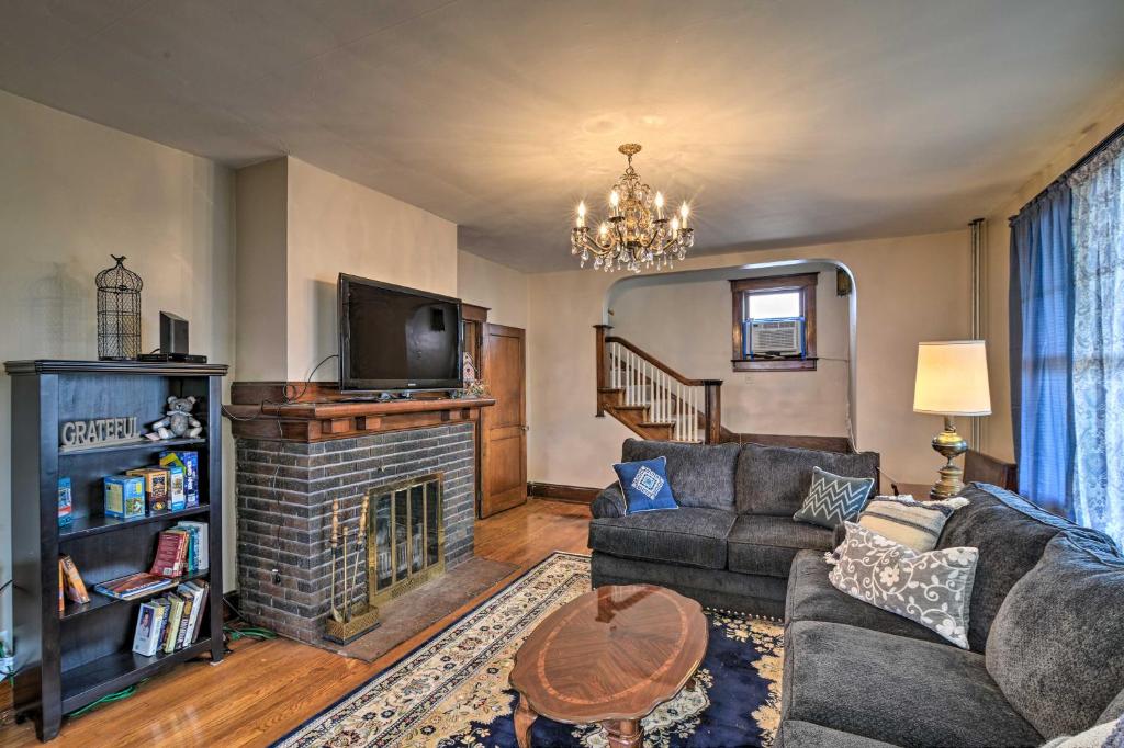 Somerset Home with Yard 5Mi to Historical Center