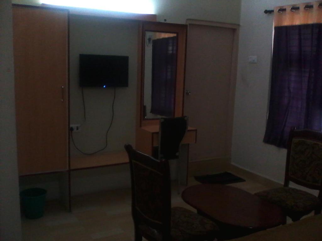 Hotel Pasuparthy Residency photo