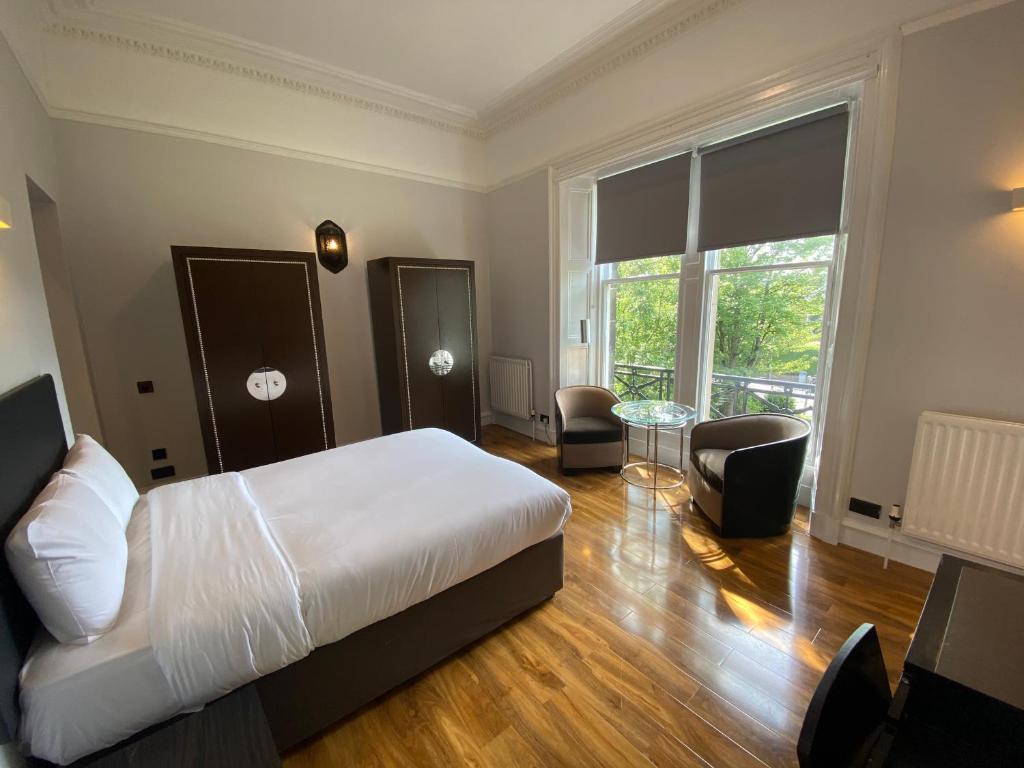 Studio with Mountain View