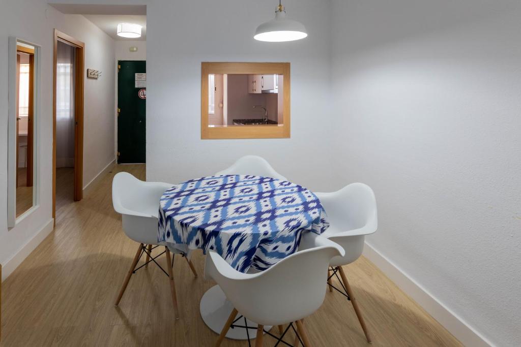 Apartamentos Buensol — Hotel rooms in Torremolinos, Andalusia