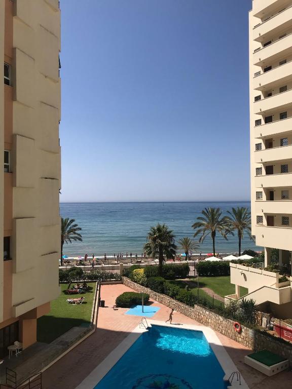 Neptuno Beachfront Apartments — Hotel in Marbella