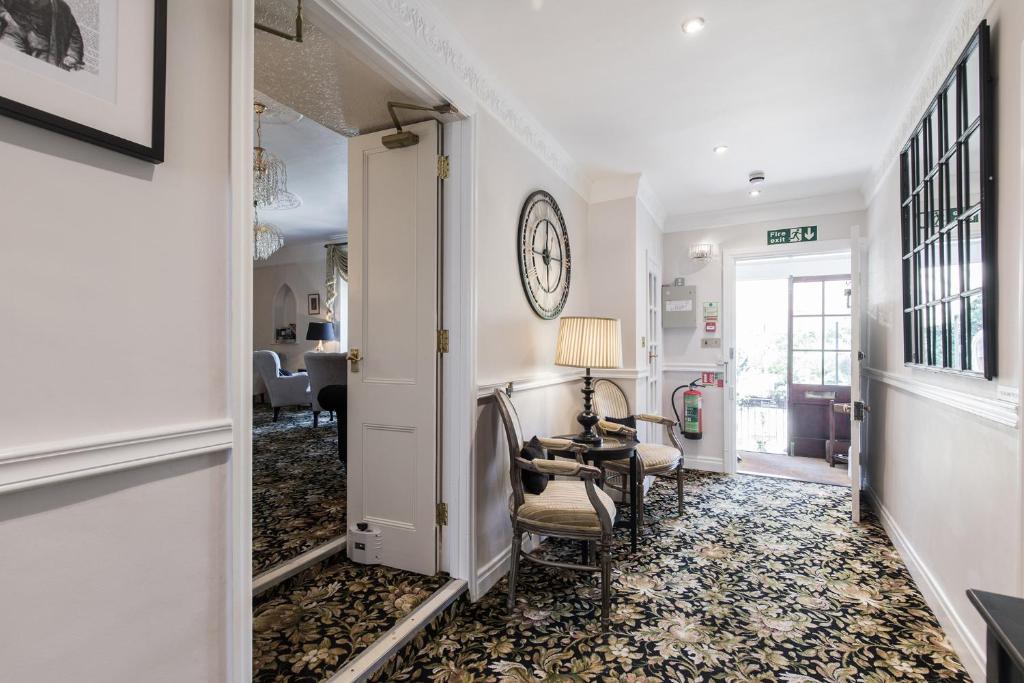 フロント・ロビー