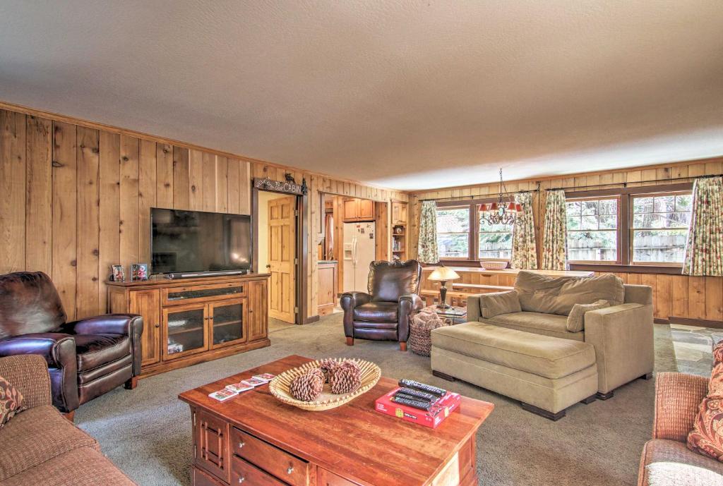 Inviting Lake Tahoe Escape with Yard and Fireplace!, Tahoma