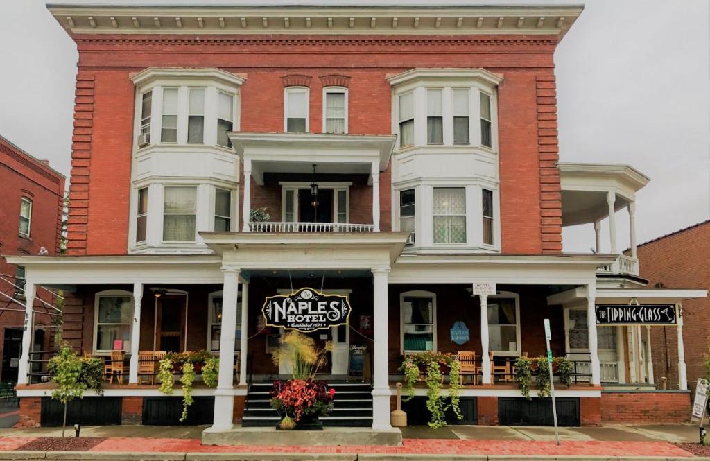 Naples Hotel, Naples