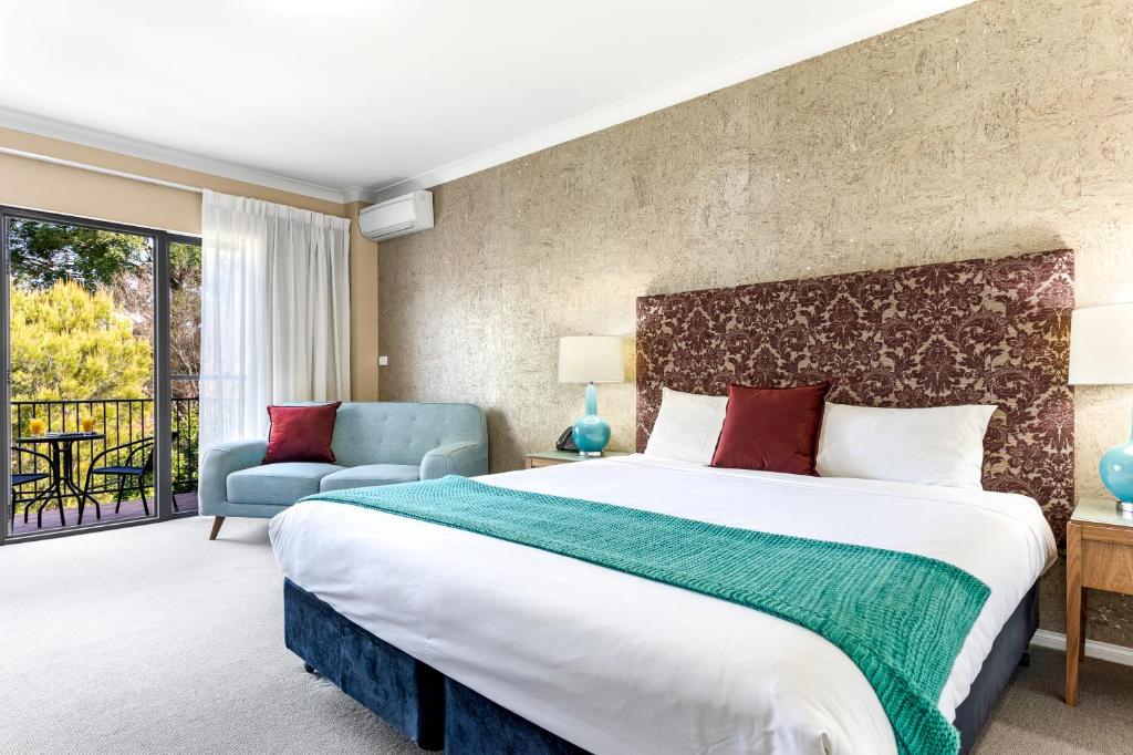 Mandala Signature Berry, Berry