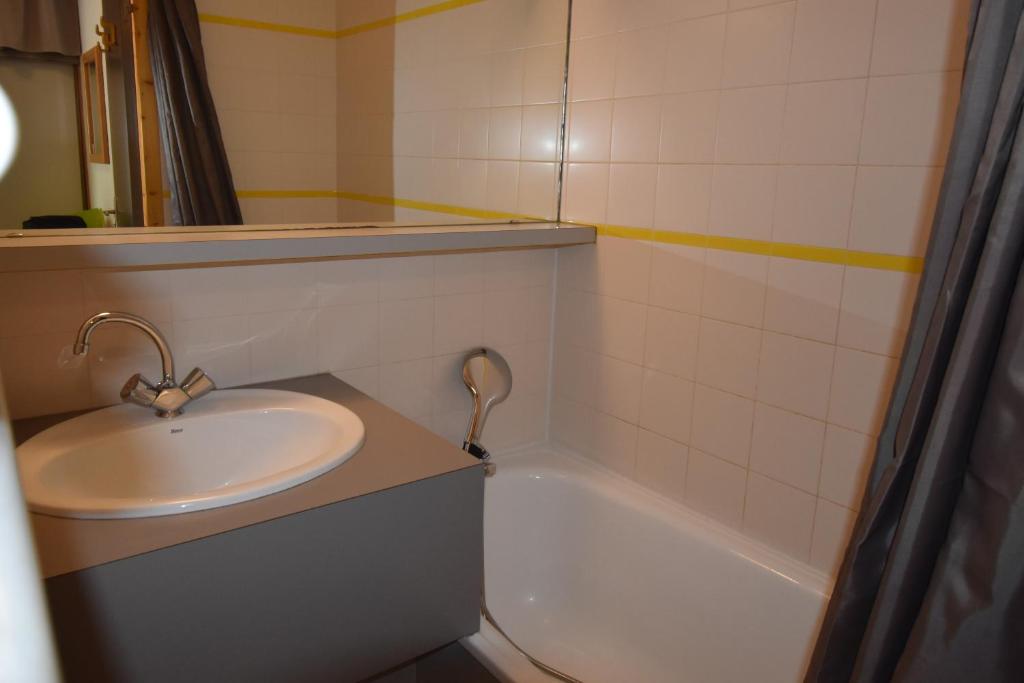 VAUJANYLOCATIONS - La Fare Apt 10 - 4