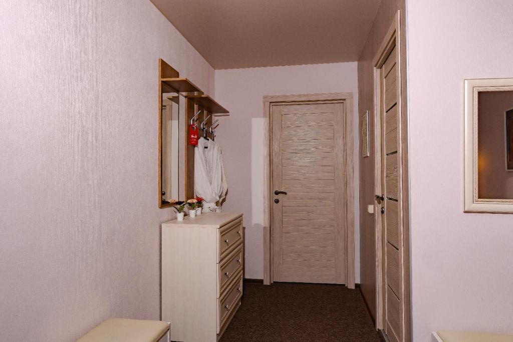 Melton Hotel photo