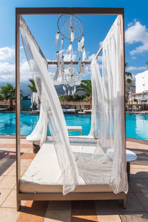 Oasis Studios スイミングプール