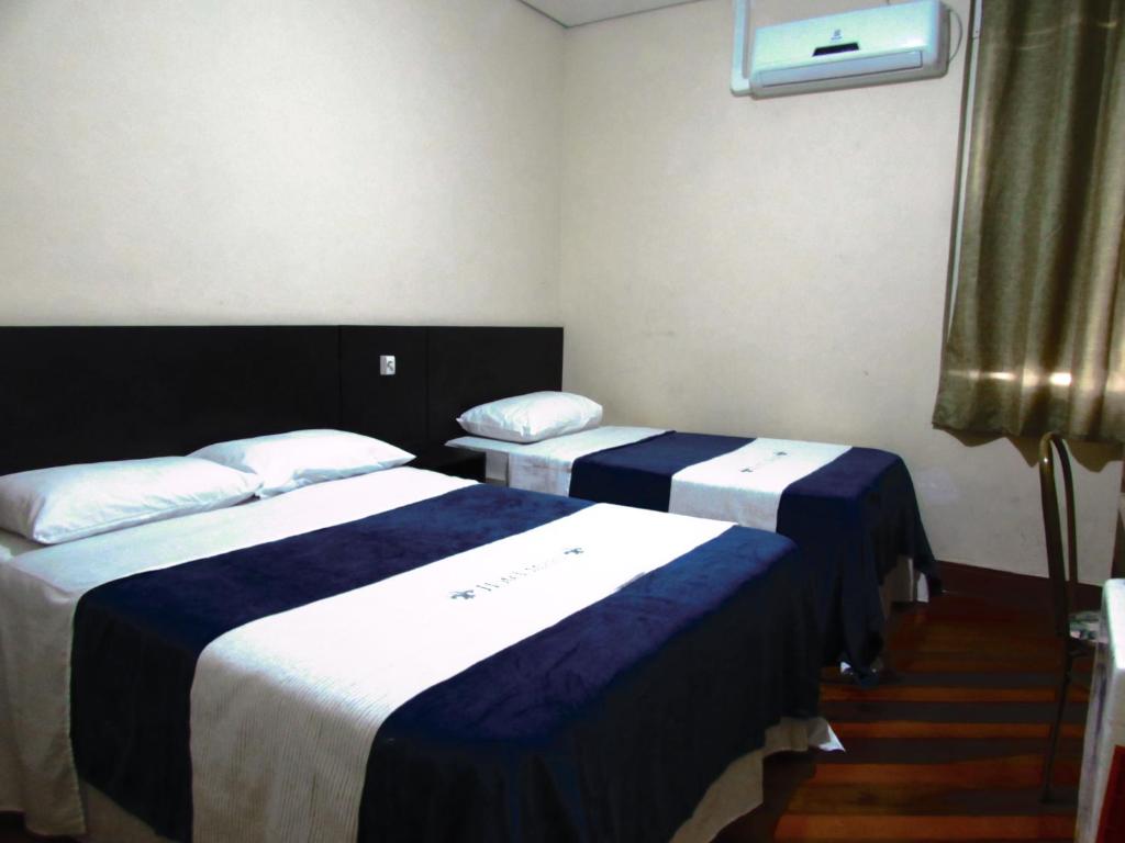 1. Hotel Mi..