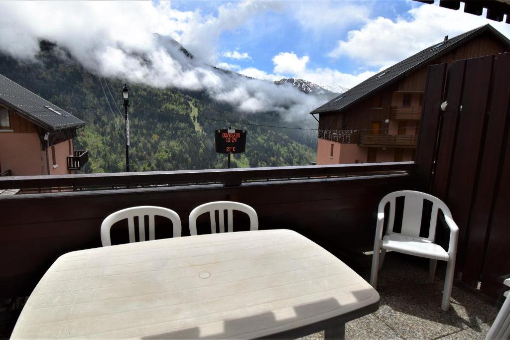 VAUJANYLOCATIONS - La Fare Apt 10 - 3
