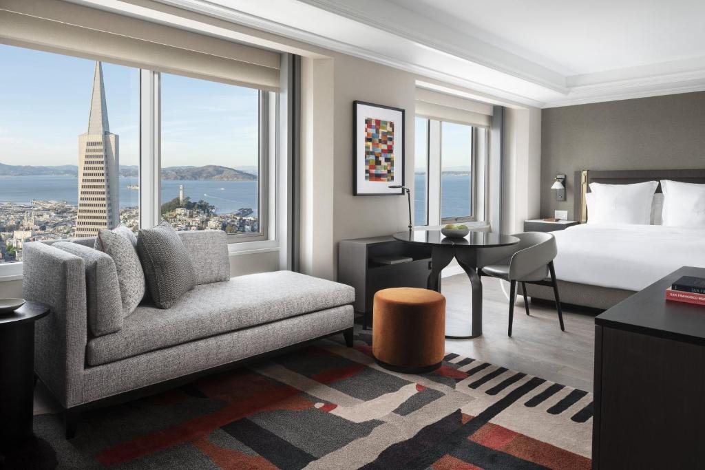 Guestroom, Four Seasons Hotel San Francisco at Embarcadero in San Francisco (CA)