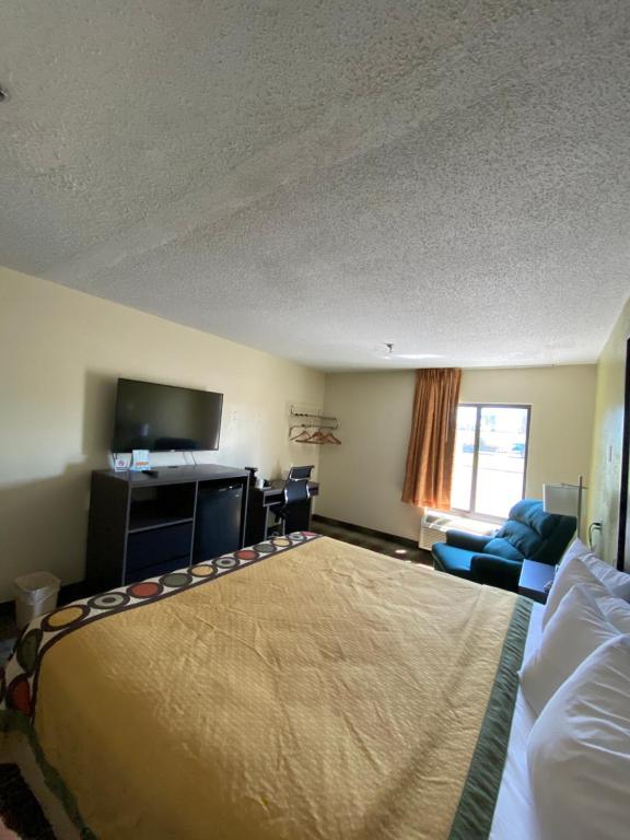 Super 8 By Wyndham Metropolis Photo 29