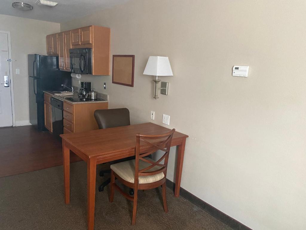 Candlewood Suites La Porte By IHG 館内設備