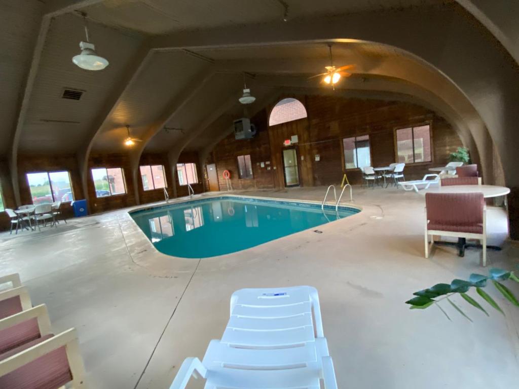 Super 8 By Wyndham Metropolis Photo 30