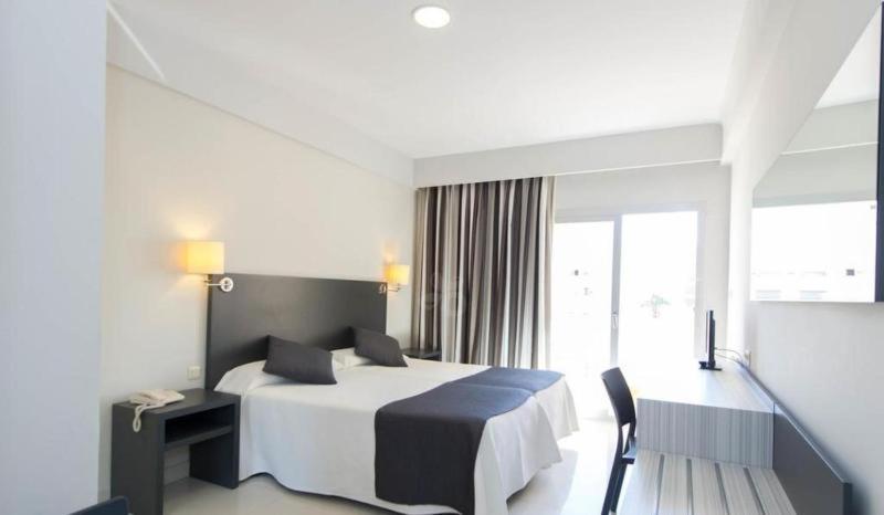 Hotel Los Robles photo
