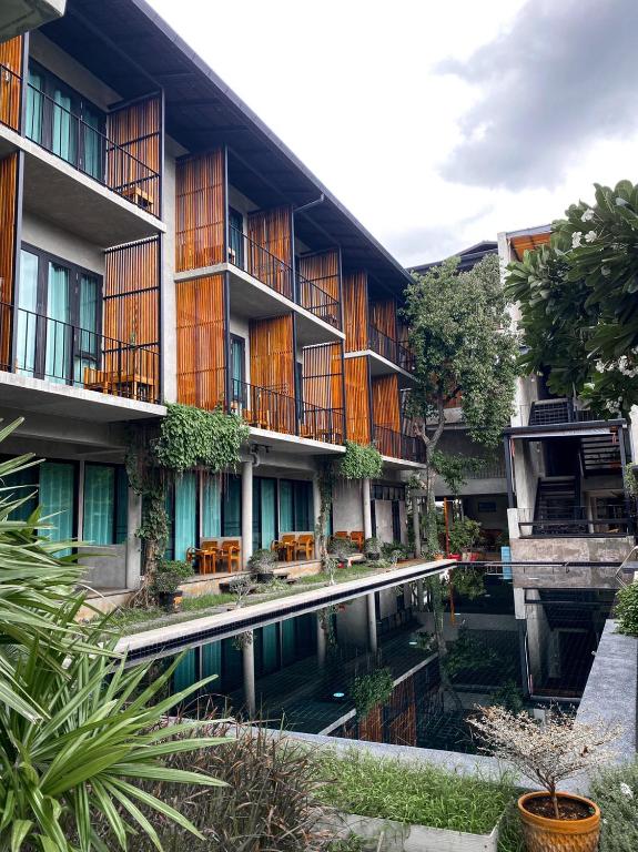 スイミングプール