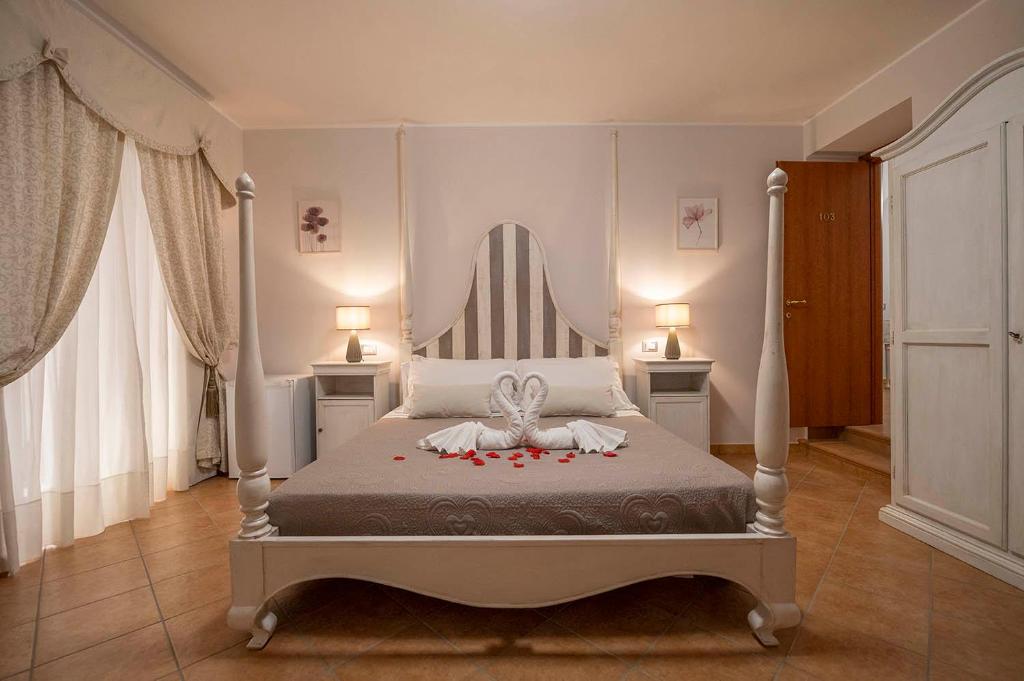 Vico d'Ercole, Fondi