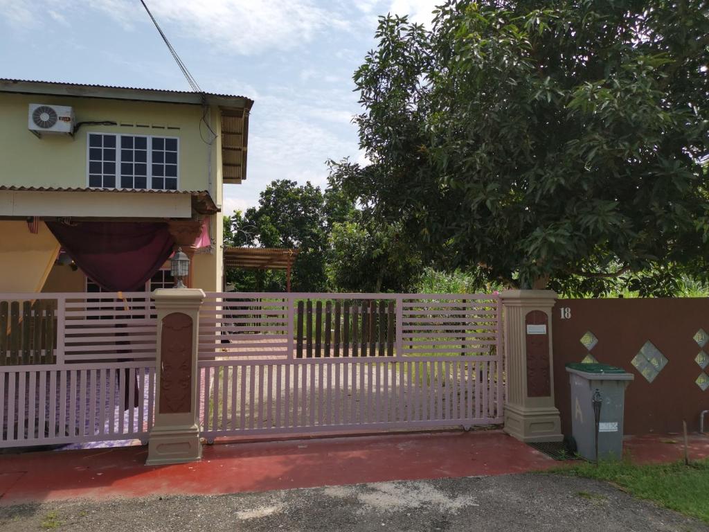 Sri Makmur Pontian Homestay — Hotel in Pontian Kechil