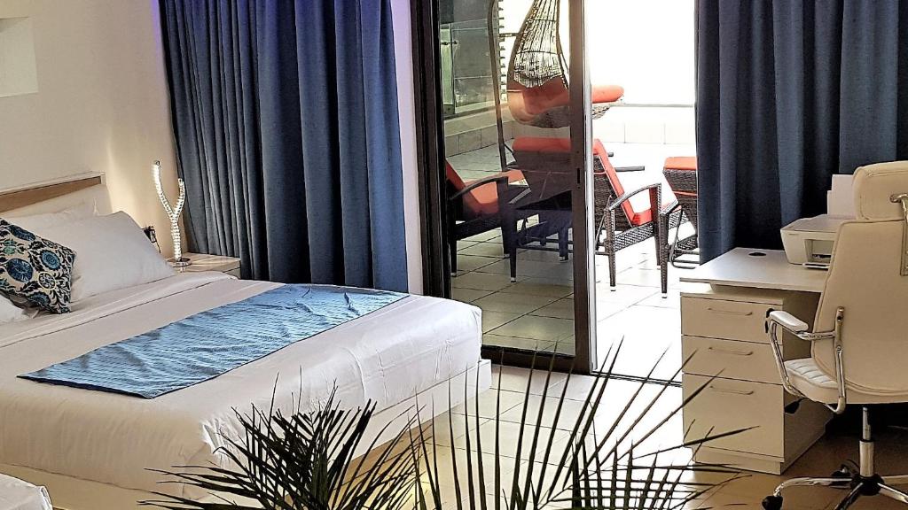 Jbr penthouse with terrace pool photo