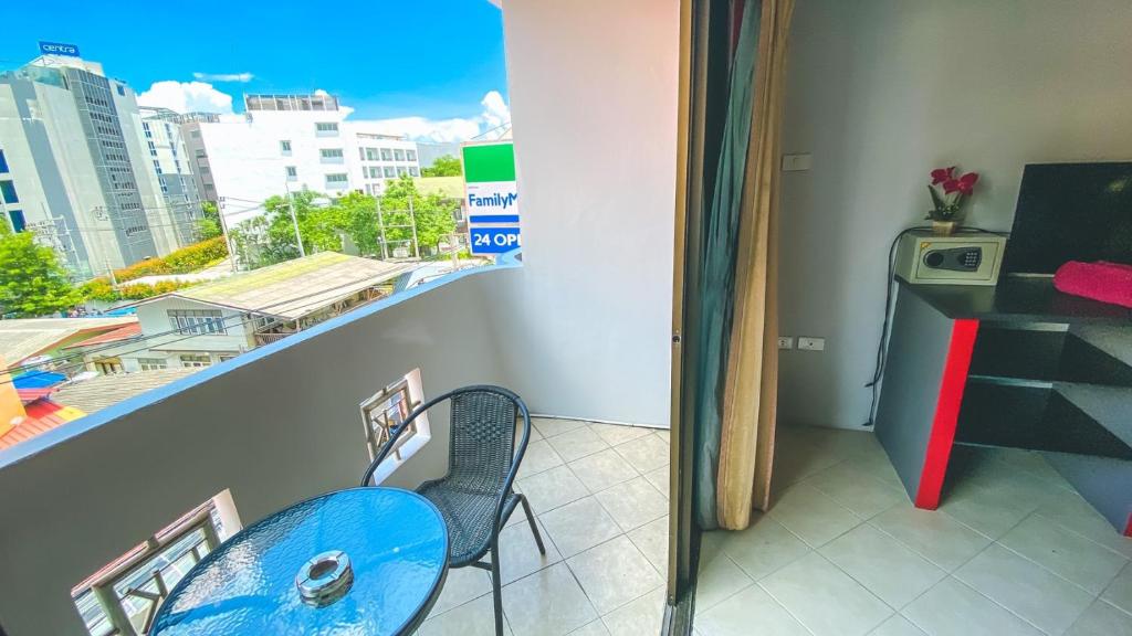 Robin’s Nest Guesthouse & Restaurant photo