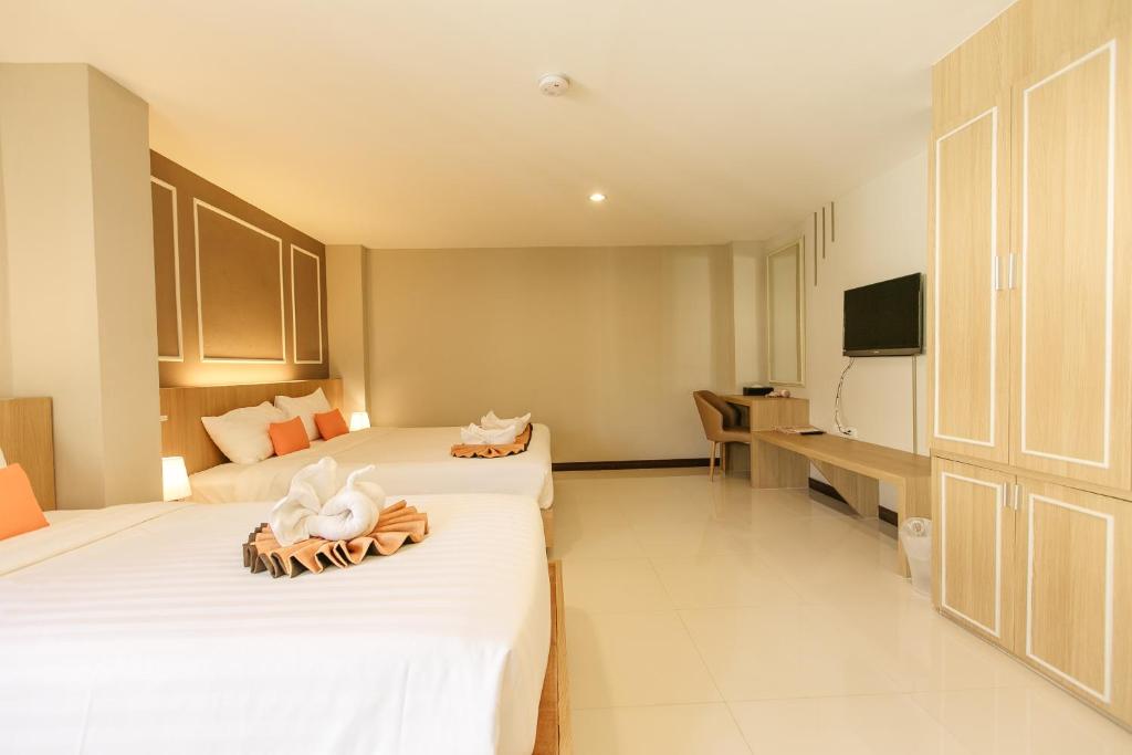 Shared lounge/TV area