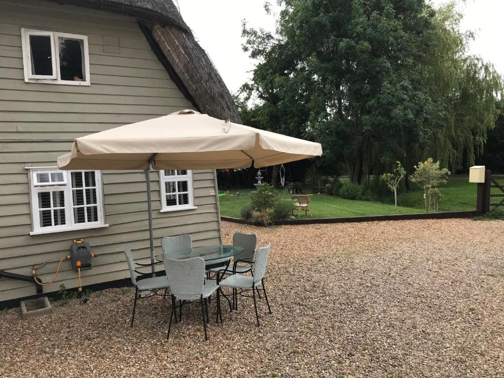 オールド サッチ バンバーズ グリーン (Old Thatch Bambers Green) 外観