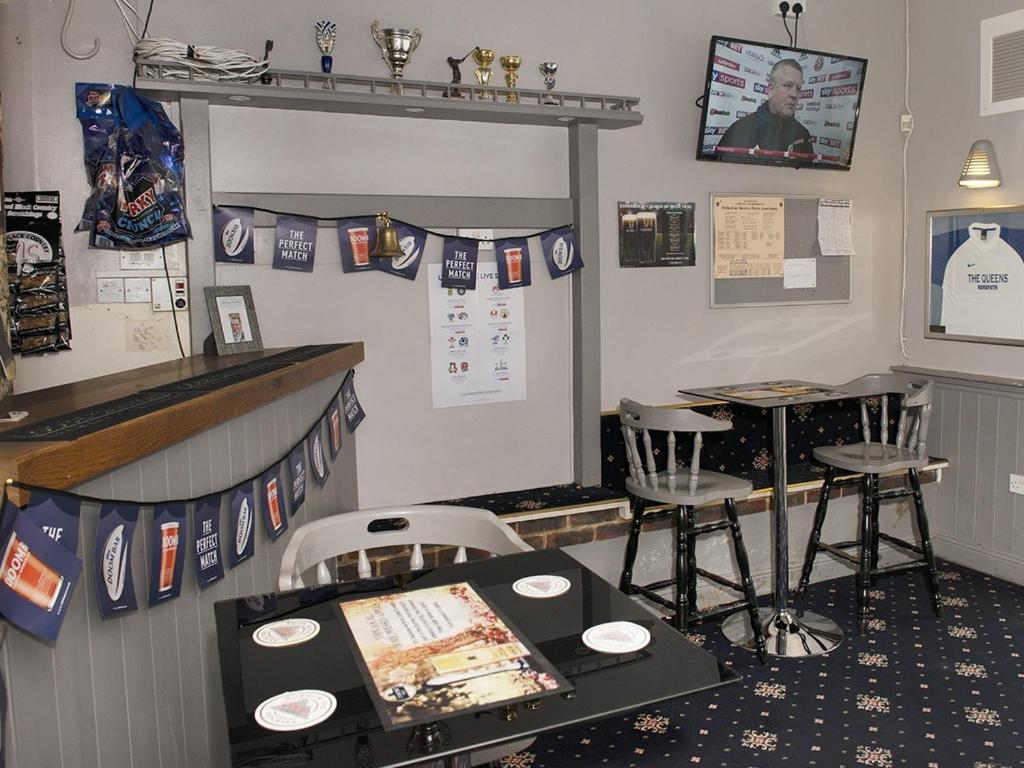 The Queens Head photo
