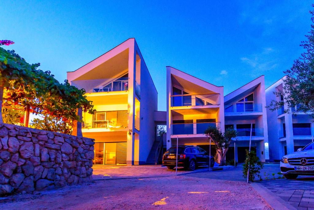 Boutique Villa Nirvana 2, Proboj 25 — Hotel in Pag