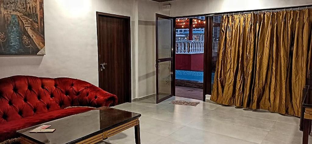 Villa 406, Dr Wade with Private Pool and Gazebo in Royal Palms Mumbai photo