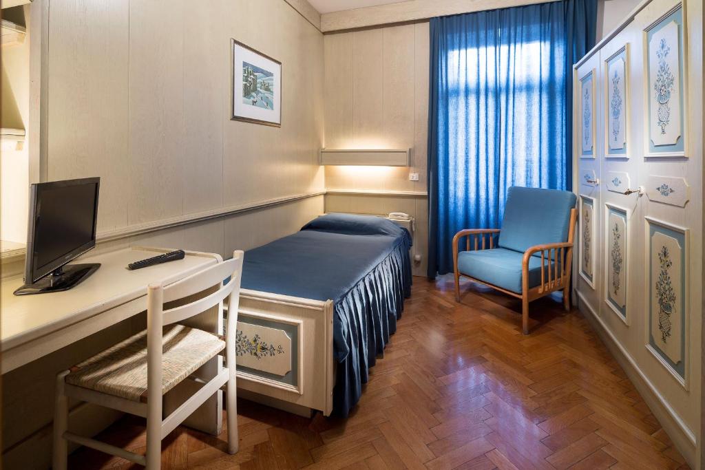 Hotel Corona photo