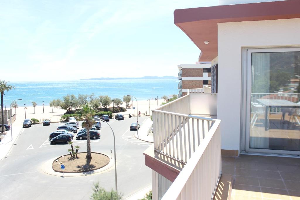 Beautiful apartment, sunny terrace, top floor with beach view or ground floor with terrace - 2
