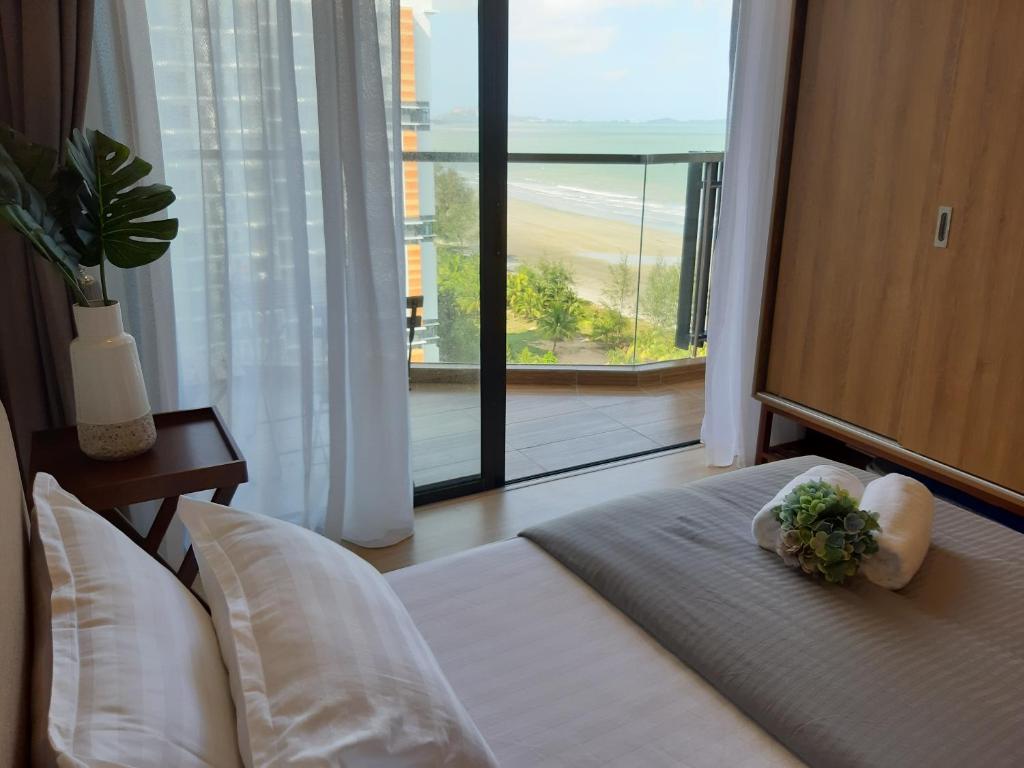 OmbakTimurbay Seafront Residence photo