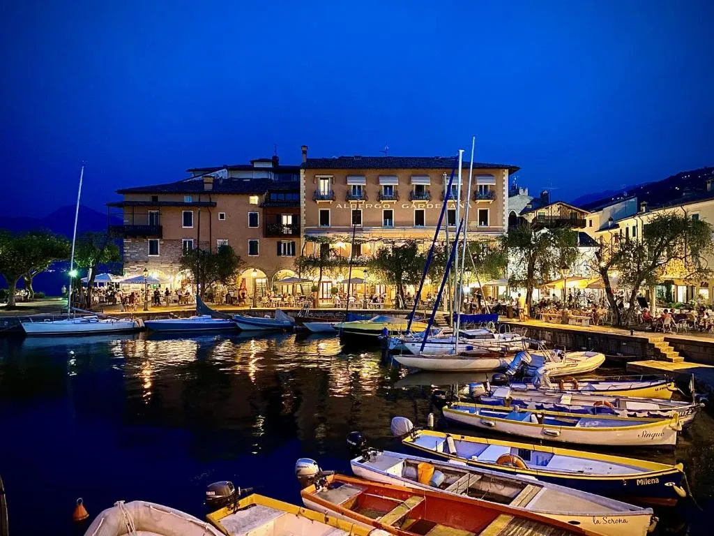 Albergo Gardesana, hotel in Torri del Benaco