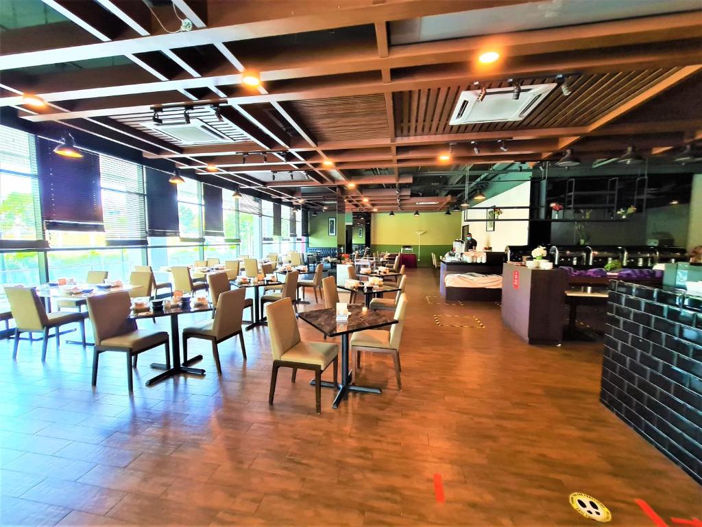 Restaurant, Nexus Regency Suites Hotel Subang Jaya in Shah Alam