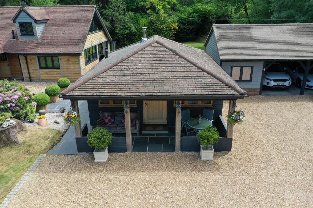 The Devils Cradle, Farnham