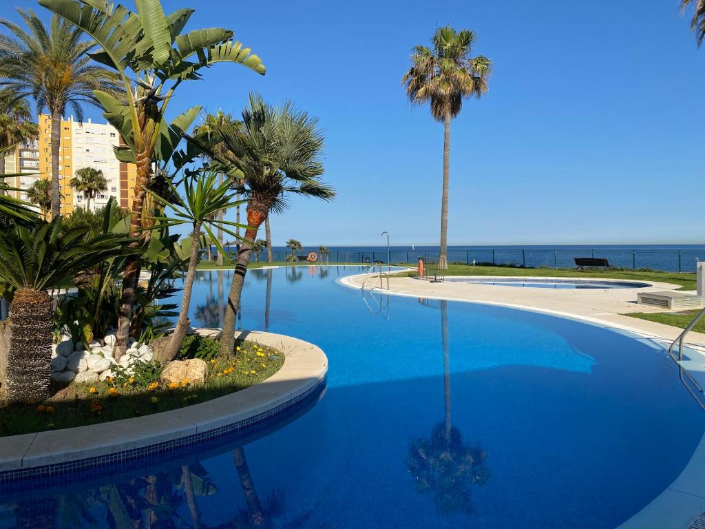 Mi Capricho Apartment with Sea Views and Gardens - 4