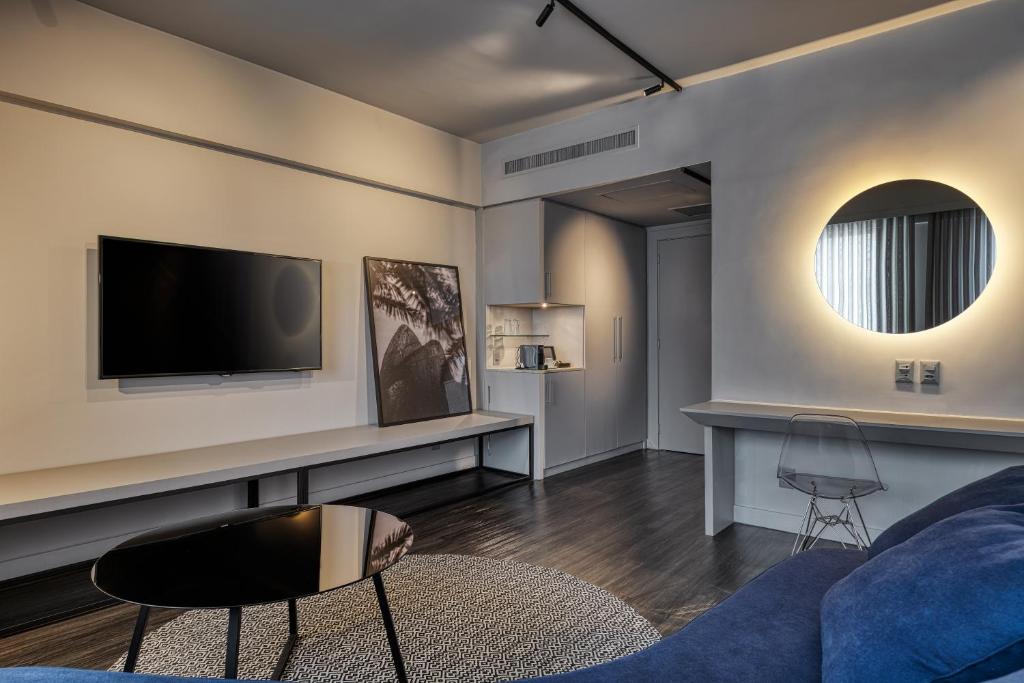 Shared lounge/TV area