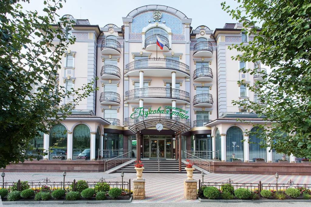 Entrance, Sanatoriy Bukovaya Roshcha in Zheleznovodsk