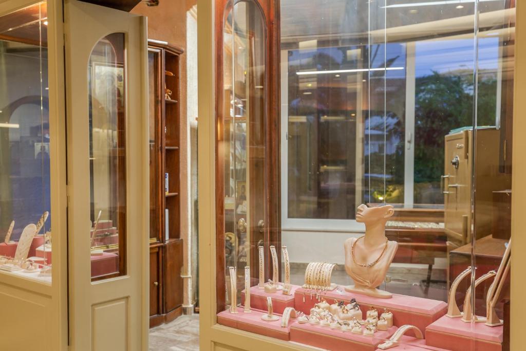 Hotel Albatros — Hotel building in Moraitika, Ionian Islands