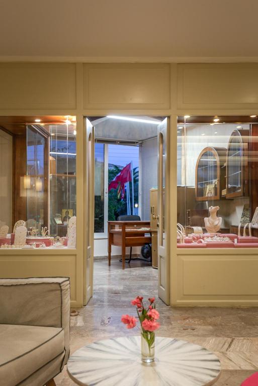 Hotel Albatros — Hotel rooms in Moraitika, Ionian Islands